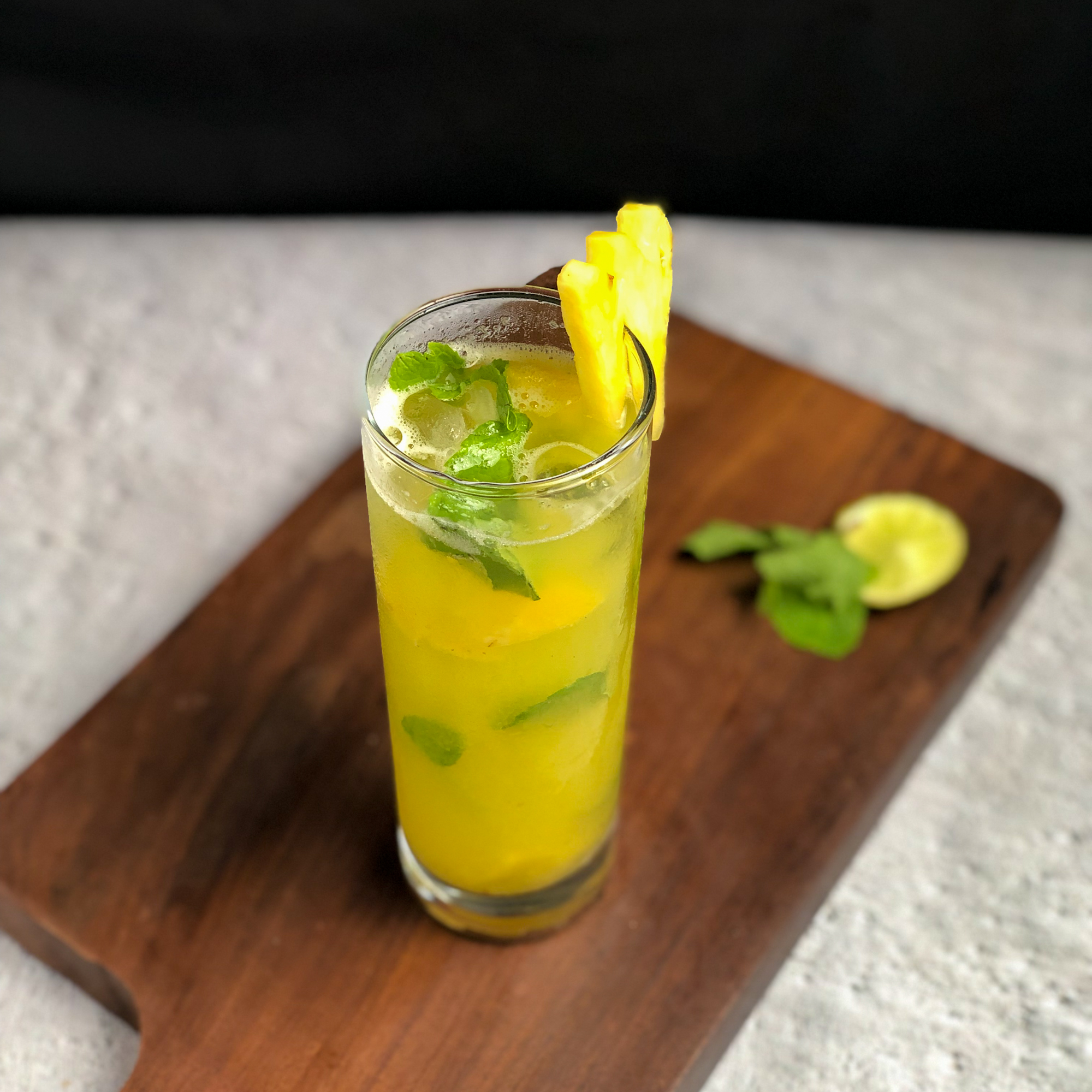 virgin pineapple mojito