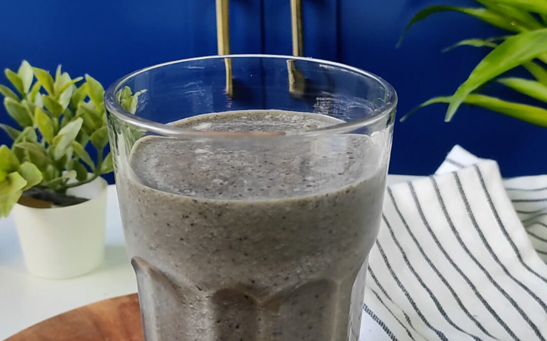 Blueberry Spinach Smoothie (Fast & Healthy)